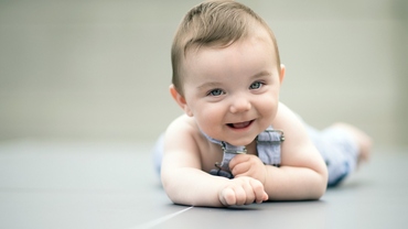 awesome_baby_is_smiling-370x208